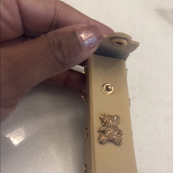 Vegan leather lip balm/lipstick case keychain with gold tone teddy bear charm - Picture 5 of 6